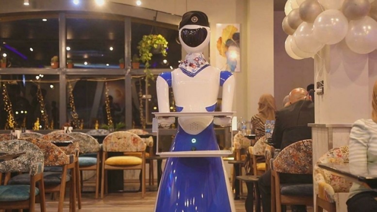 Irak'ta robot garson kullanan ilk restoran açıldı
