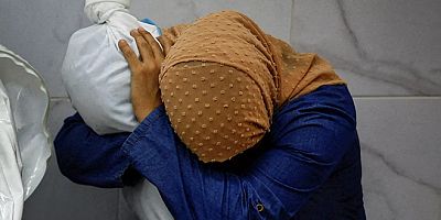 Cenazesini kucaklayan Gazzeli kadının fotoğrafı Dünya Basın Fotoğrafı Ödülü'nü kazandı