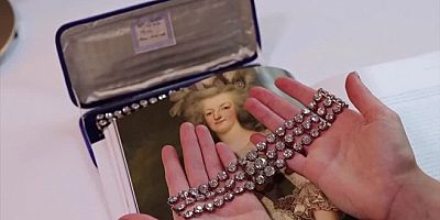 Fransa Kraliçesi Marie Antoinette'nin bilezikleri 8 milyon dolara satıldı