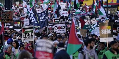 İngiltere'nin başkenti Londra'da yüz binler Filistin'e destek gösterisi düzenledi 