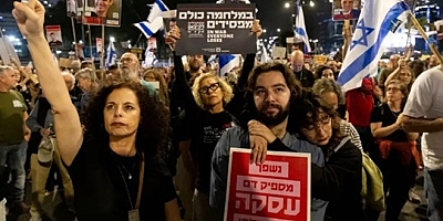 İsrail'de binlerce kişi hükümeti protesto için sokağa çıktı, Netanyahu'nun istifasını istedi 