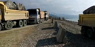 VİDEO- Cengiz İnşaat'ın Eskencidere'deki taş ocağında çalışan kamyoncular kontak kapattı