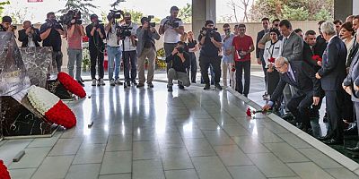 VİDEO- Kılıçdaroğlu, Adnan Menderes ile Turgut Özal’ın mezarını ziyaret etti