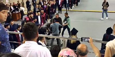 Mezuniyet töreninde 'Ali İsmail’i unutmadık' pankartı açan 2 öğrenci gözaltına alındı