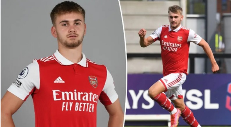 Korkunç çarpışma: Eski Arsenal futbolcusu, maç sırasında hayatını kaybetti