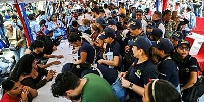 ABD’nin artan baskısı sonrası Venezuela’da silahlanma başladı: Herkes milislere katılıyor