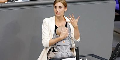 Alman meclisinde bir ilk: Kucağında bebekle konuştu: Tepkiler nasıl oldu?