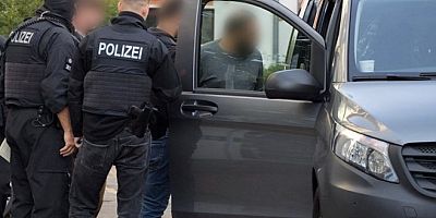 Almanya'da federal polisten kaçak göç baskını: 100'den fazla kişi gözaltına alındı