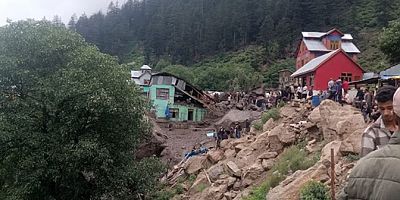 Himalayalar’da felaket: 300 kişi hayatını kaybetti