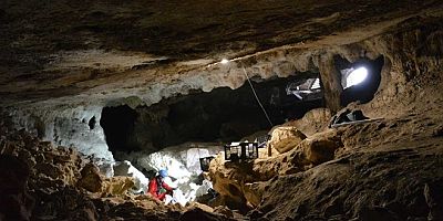 İspanya'da bir mağarada 6 bin yıllık ayakkabı bulundu