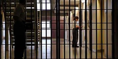 Mahkumlar için yeni bir fırsat: Özbekistan'da kitap okuyan mahkumlar erken tahliye edilecek