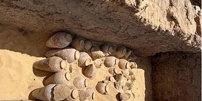 Mısır'da arkeologlar 5 bin yıllık şarap içeren testiler keşfetti