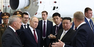 Putin, Kuzey Kore lideri Kim Jong Un'ı uzay üssünde karşıladı 