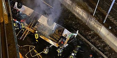 Turist taşıyan otobüs köprüden uçtu: 21 ölü, 18 yaralı