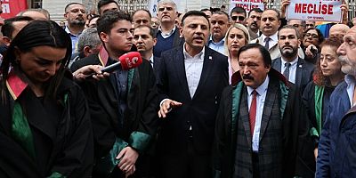 VİDEO- CHP'den Yargıtay üyelerine Anayasa kitapçığı