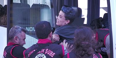 VİDEO- İzmir'de RTÜK protestosuna polis müdahale etti: 10 gözaltı