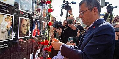 VİDEO- Özgür Özel, katliamın 8. yılında Ankara Garı önünde: “Onların seslerini duyan yok”