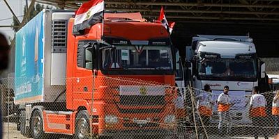 VİDEO- Refah Sınır Kapısı açıldı: İlk yardım TIR'ları giriş yaptı