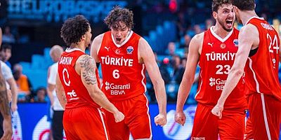 Yunanistan'ı devirdi! 12 Dev Adam Avrupa Şampiyonası'nda finalde!